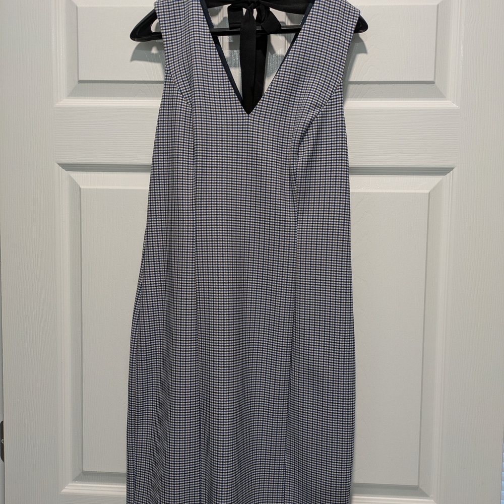 Banana Republic Gray Sleeveless V-neck Sheath Dress